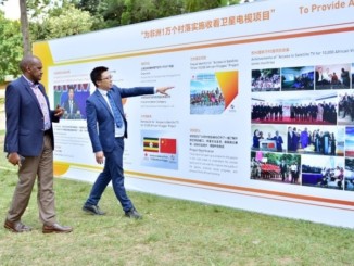 Frank Tumwebaze (l), Uganda's minister of ICT and national guidance, and Andy Wang, the StarTimes Uganda chief executive